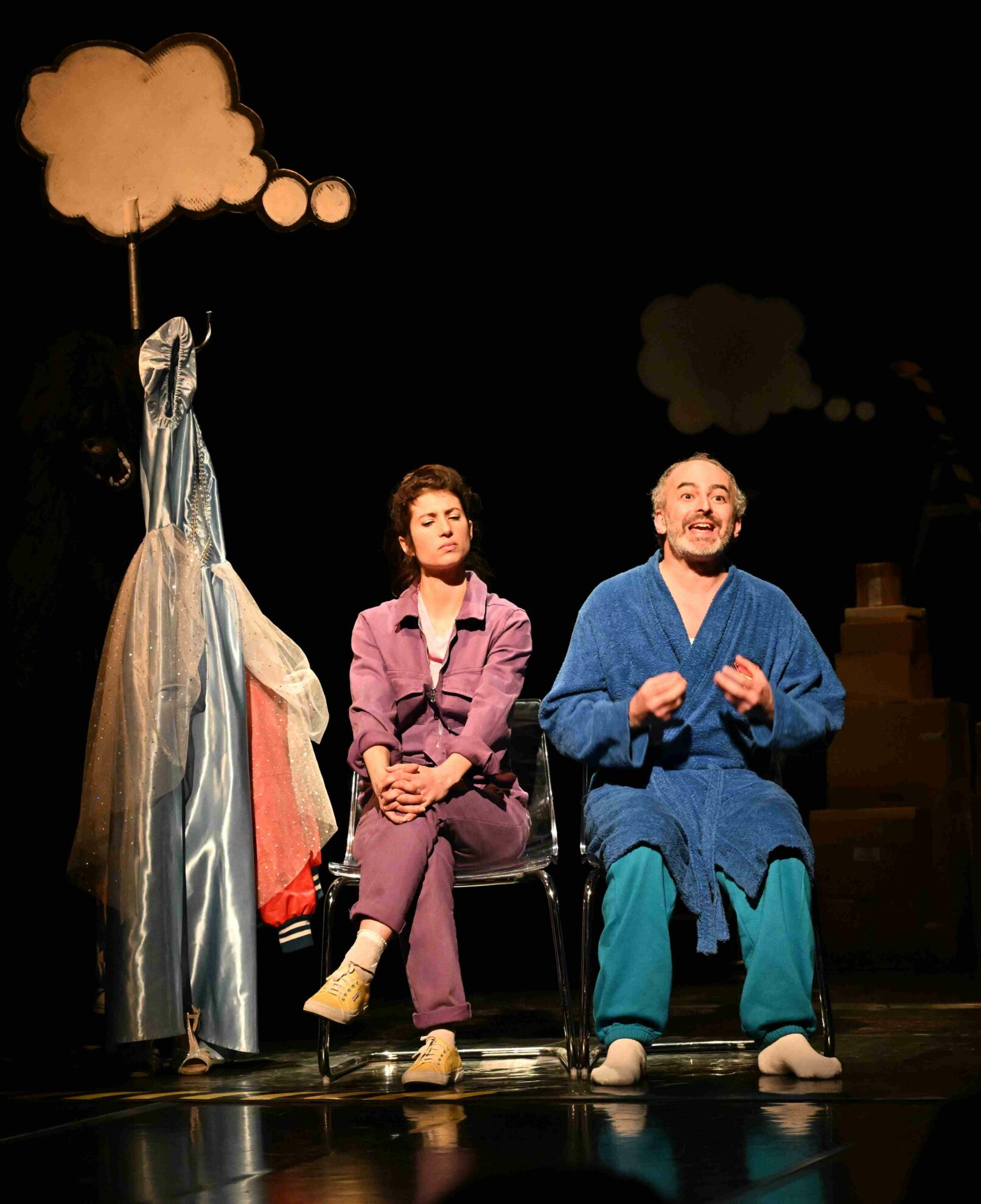 Les Filles de Simone, Derrière le hublot se cache parfois du linge